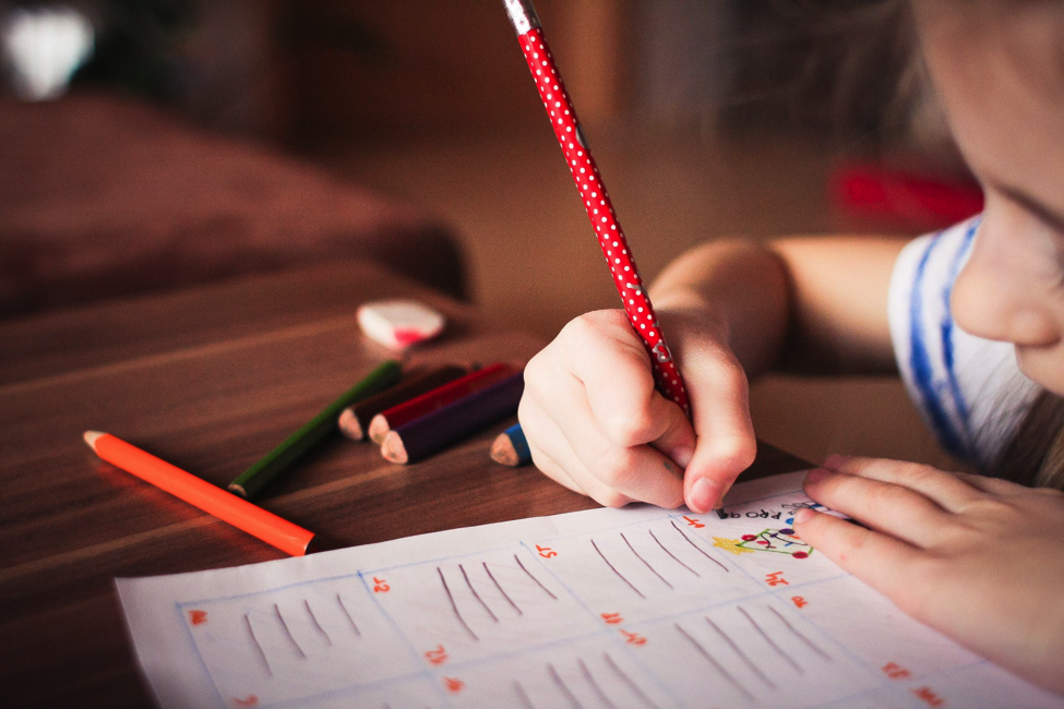 5 Simple Stress-Free Ways to Help Your Kids with Homework [Guest post]